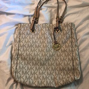 Vanilla Michael Kors Tote (MK) Jet Set